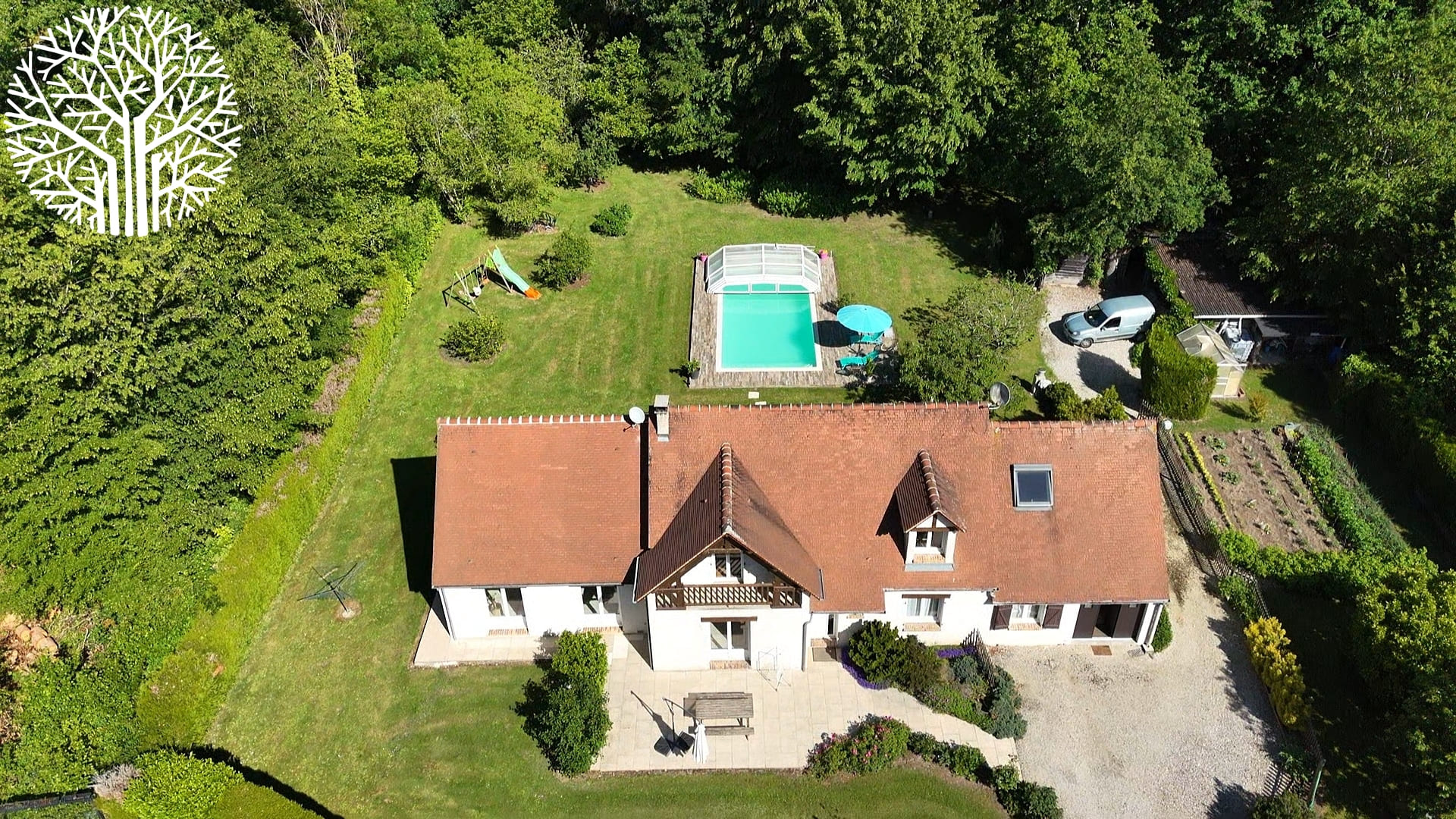 MAISON FAMILIALE DANS DOMAINE PRIVE SECURISE