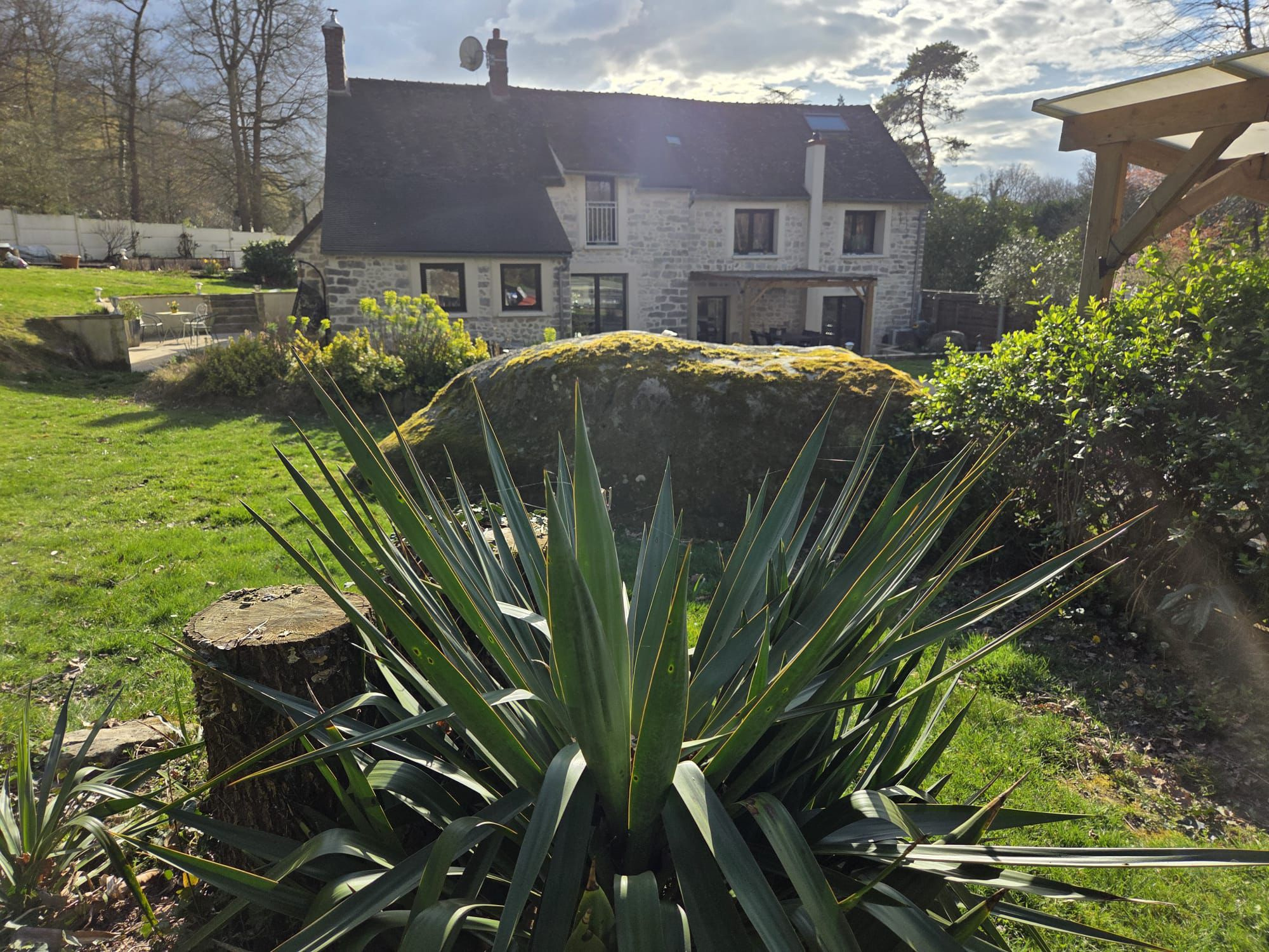 MAISON ANCIENNE EN PIERRES RÉNOVÉE   SOUS OFFRE