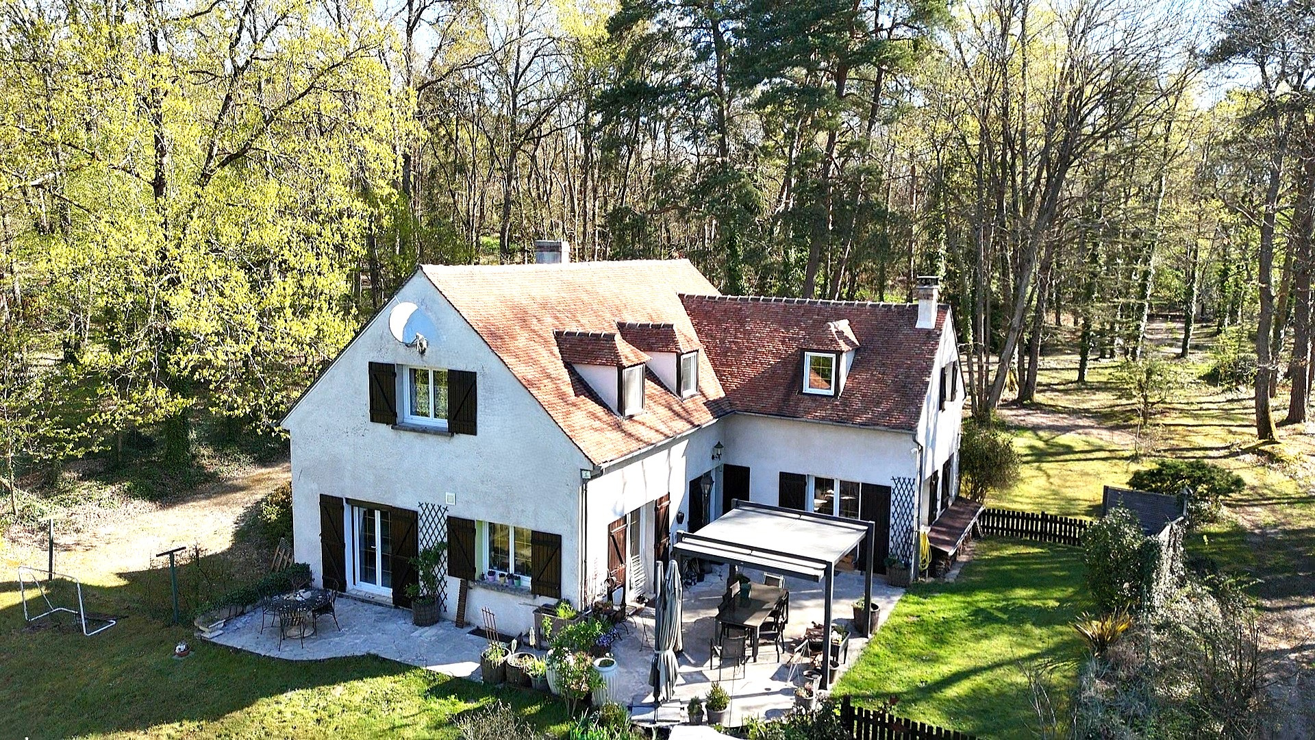 MAISON Familiale avec SUPERBE PARC FORESTIER