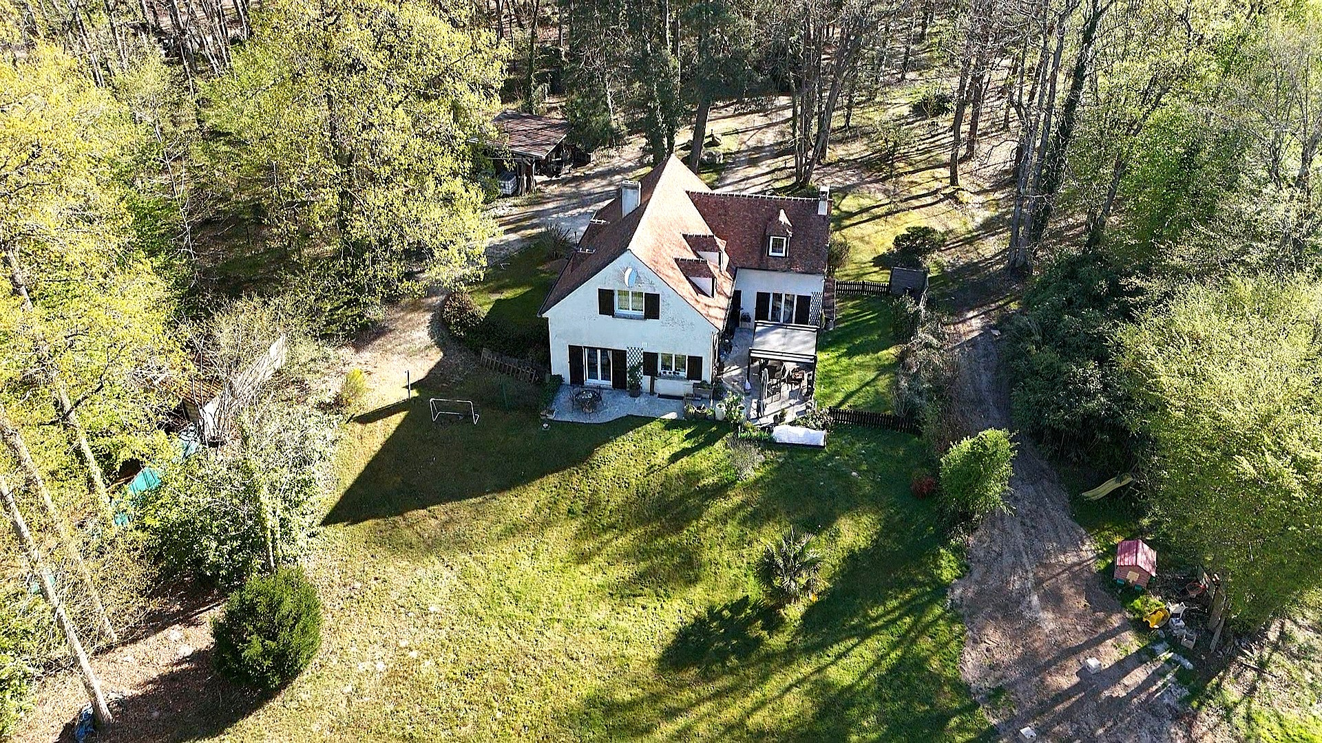 MAISON Familiale avec SUPERBE PARC FORESTIER