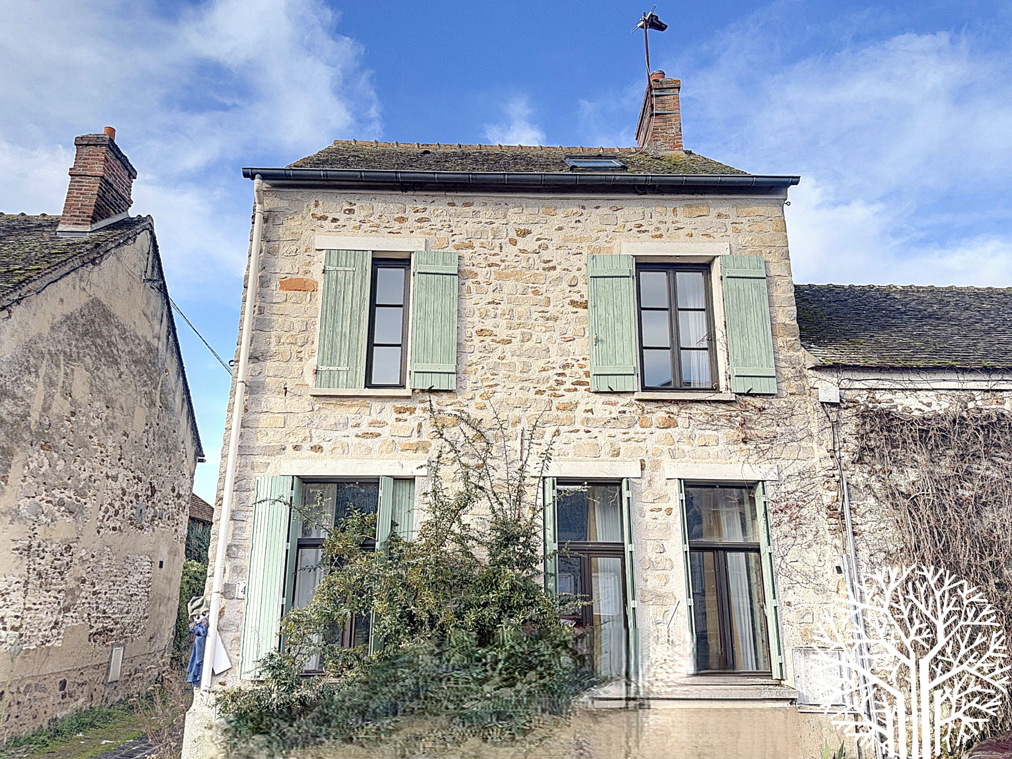 Maison de ville de caractère à deux pas de Barbizon   Charme, volumes et potentiel