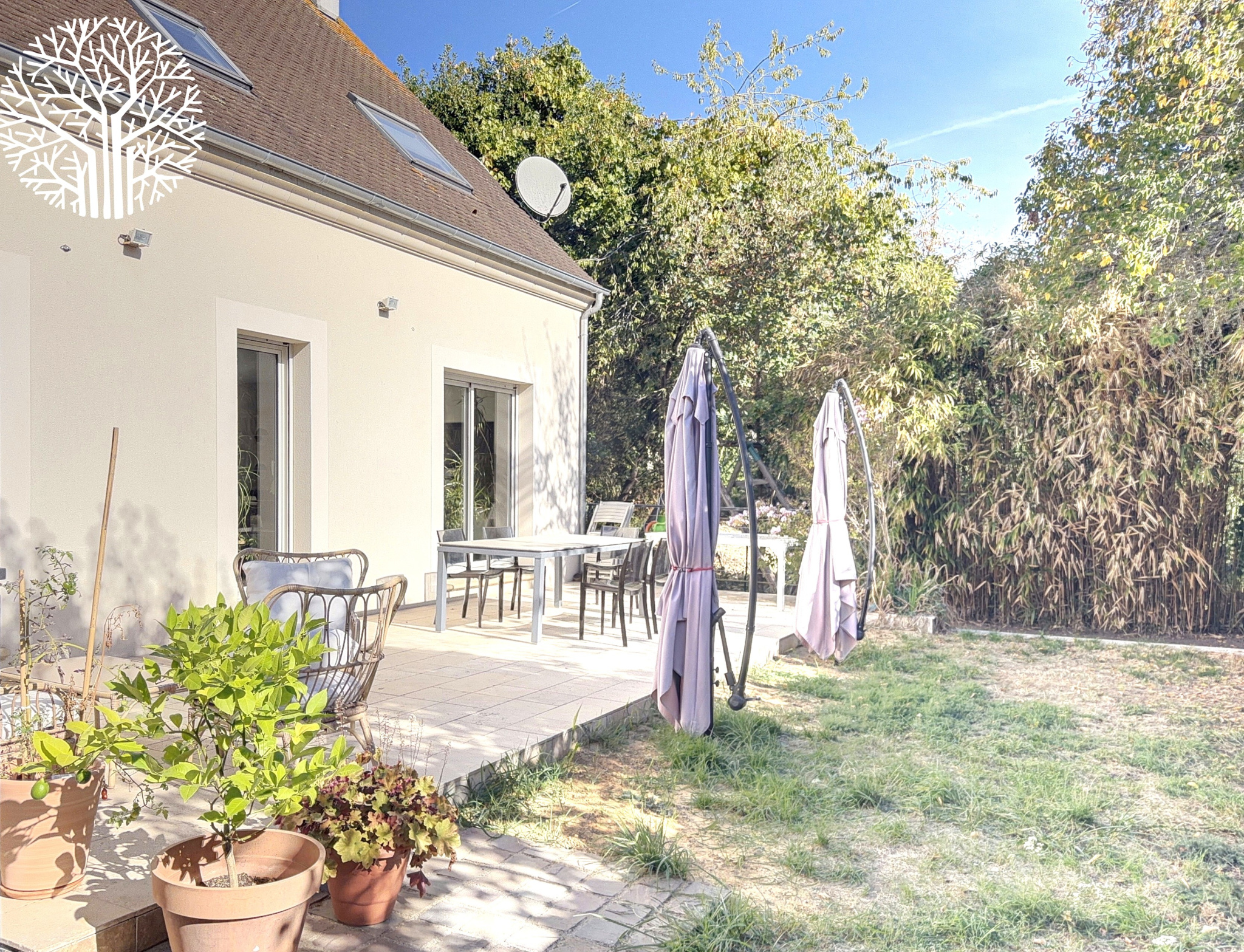 Maison familiale avec sous-sol total, grand garage
