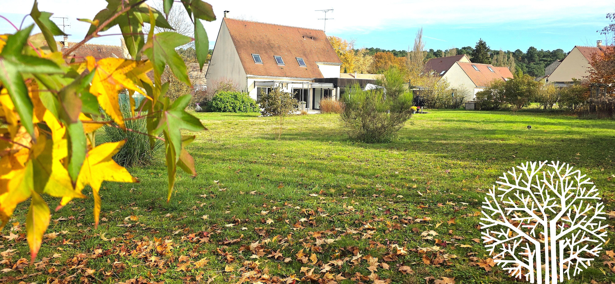 Maison familiale avec grand terrain, studio indépendant et sous-sol aménagé